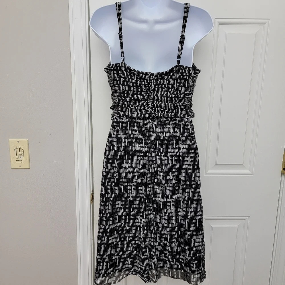 The Limited Black White Sleeveless Ruffle Front Lined Stretchy Dress Y2K Size M - Picture 5 of 12